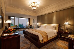 Classic dubbelrum - utsikt mot bergen | Värdeförvaringsskåp på rummet och mörkläggningsgardiner