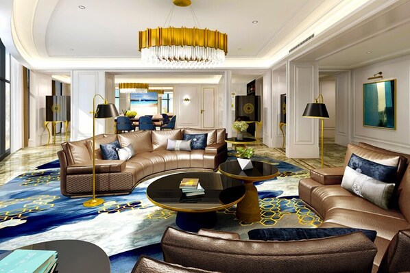 Värdeförvaringsskåp på rummet och mörkläggningsgardiner