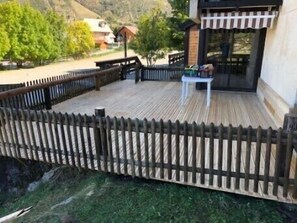 Property grounds - For rent fully equipped studio with large terrace, 4-legged friends welcome (Ancelle)