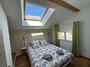 3 habitaciones, insonorización, tabla de planchar con plancha y wifi 