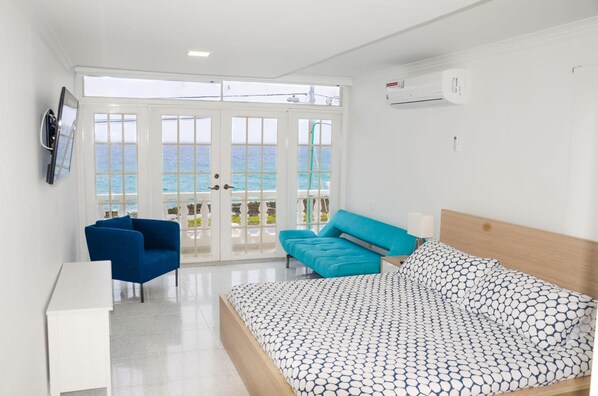 In-room safe, bed sheets