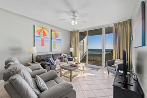 Smart-TV, DVD-Player, Bücher