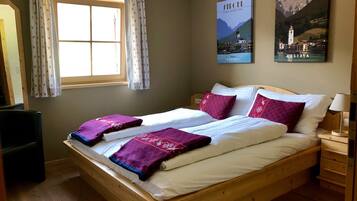 4 bedrooms, iron/ironing board, travel crib, free WiFi