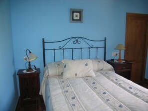 1 bedroom, travel cot, free WiFi, bed sheets