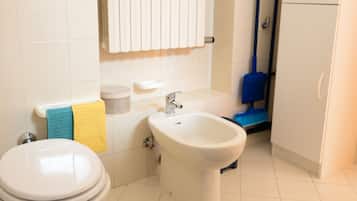 Doccia, asciugacapelli, bidet, asciugamani