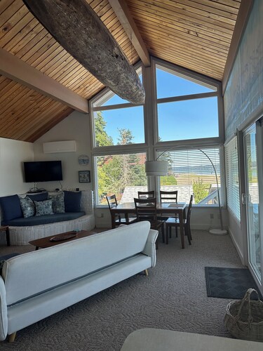 Ranta-parvi Hood-kanavan pohjoisrannalla.