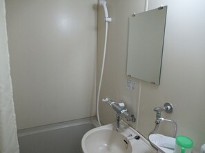 Ducha y bañera combinadas y bañera profunda