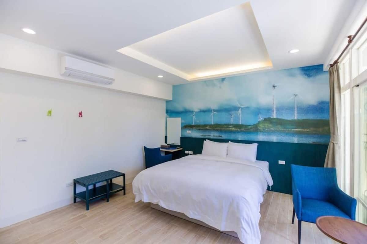 Phòng đôi Tiêu chuẩn | Bàn, màn/rèm cản sáng, giường gấp/giường phụ (phụ phí)