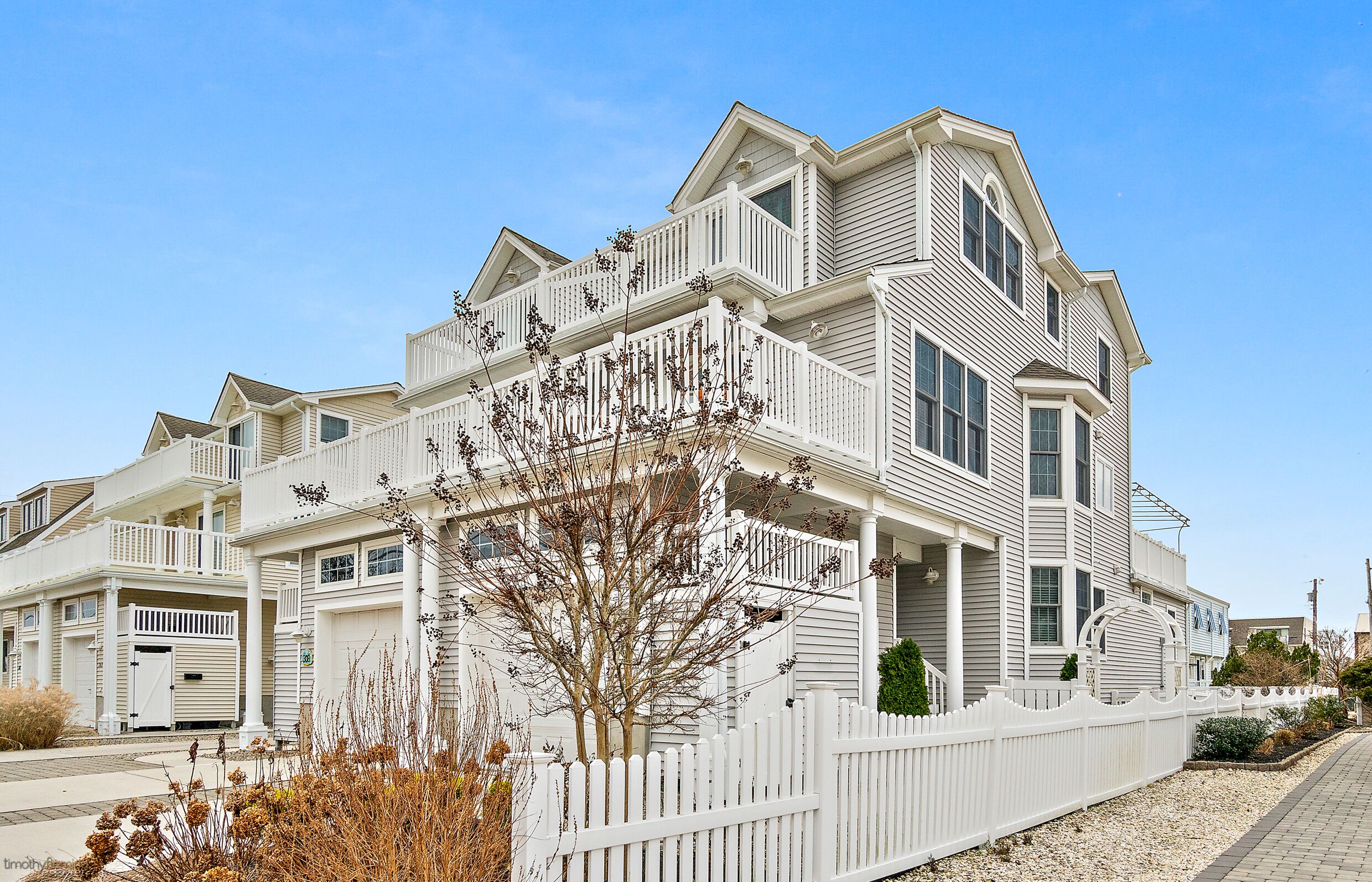 Beautiful townhome with 4 bedrooms and 3.5 baths.  Very close to beach