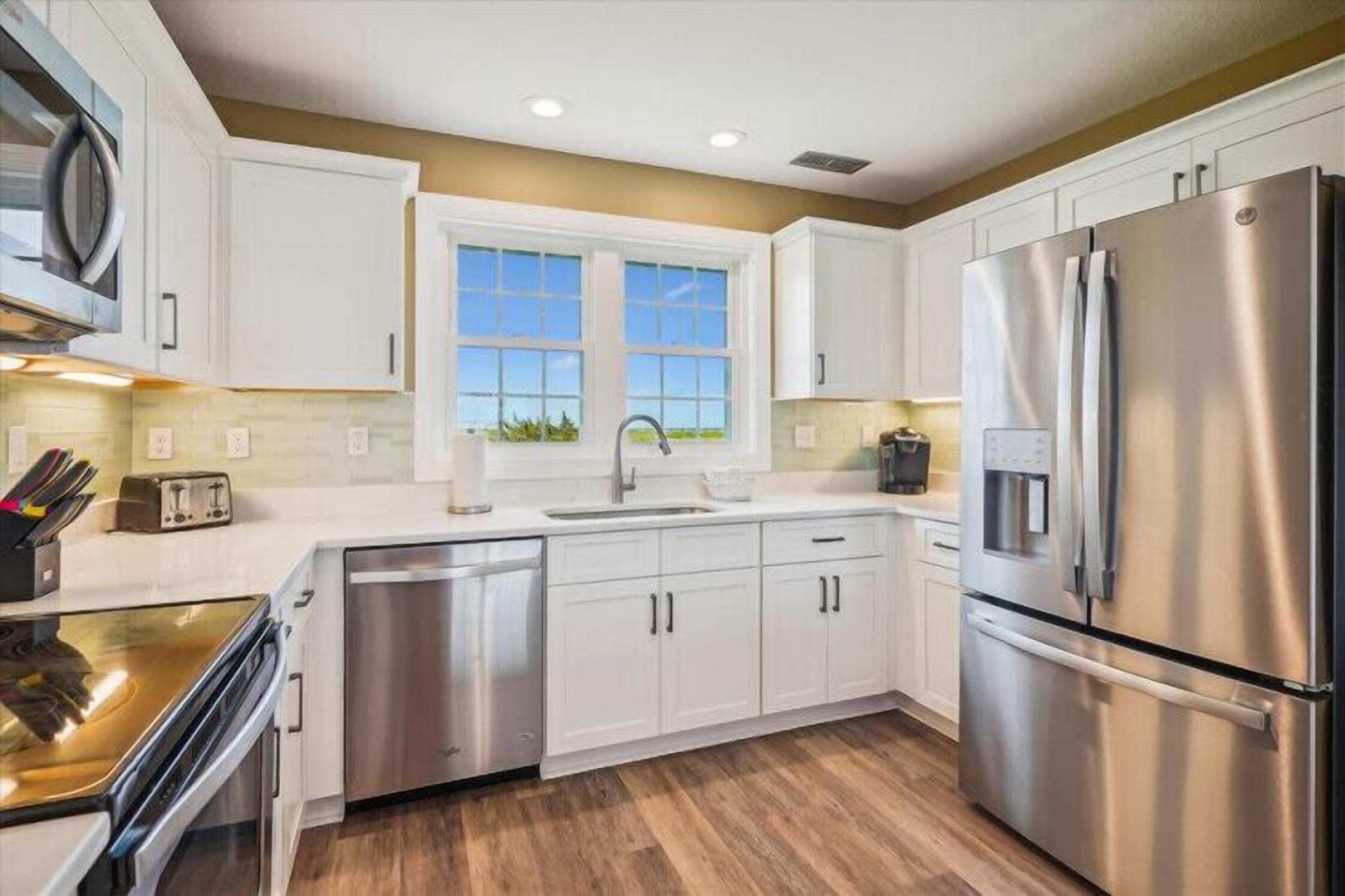 Coffee/tea maker, fridge, microwave, oven