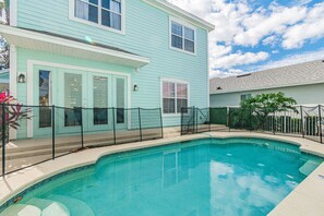 A turquoise house with a swimming pool, a fenced deck, and a small garden. - 2022 Award @ Hosthub, Home Theater/Game Room/Harry Potter Rm Close to Disney (Reunion)
