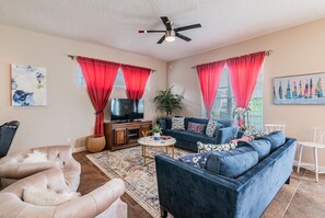 智能電視、電子遊戲、DVD 播放機、足球機