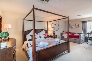 5 bedrooms, desk, iron/ironing board, travel crib