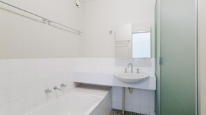 Bathtub