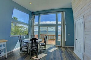 Cobertura superluxo, várias camas, vista para o oceano | Opções para refeição no quarto