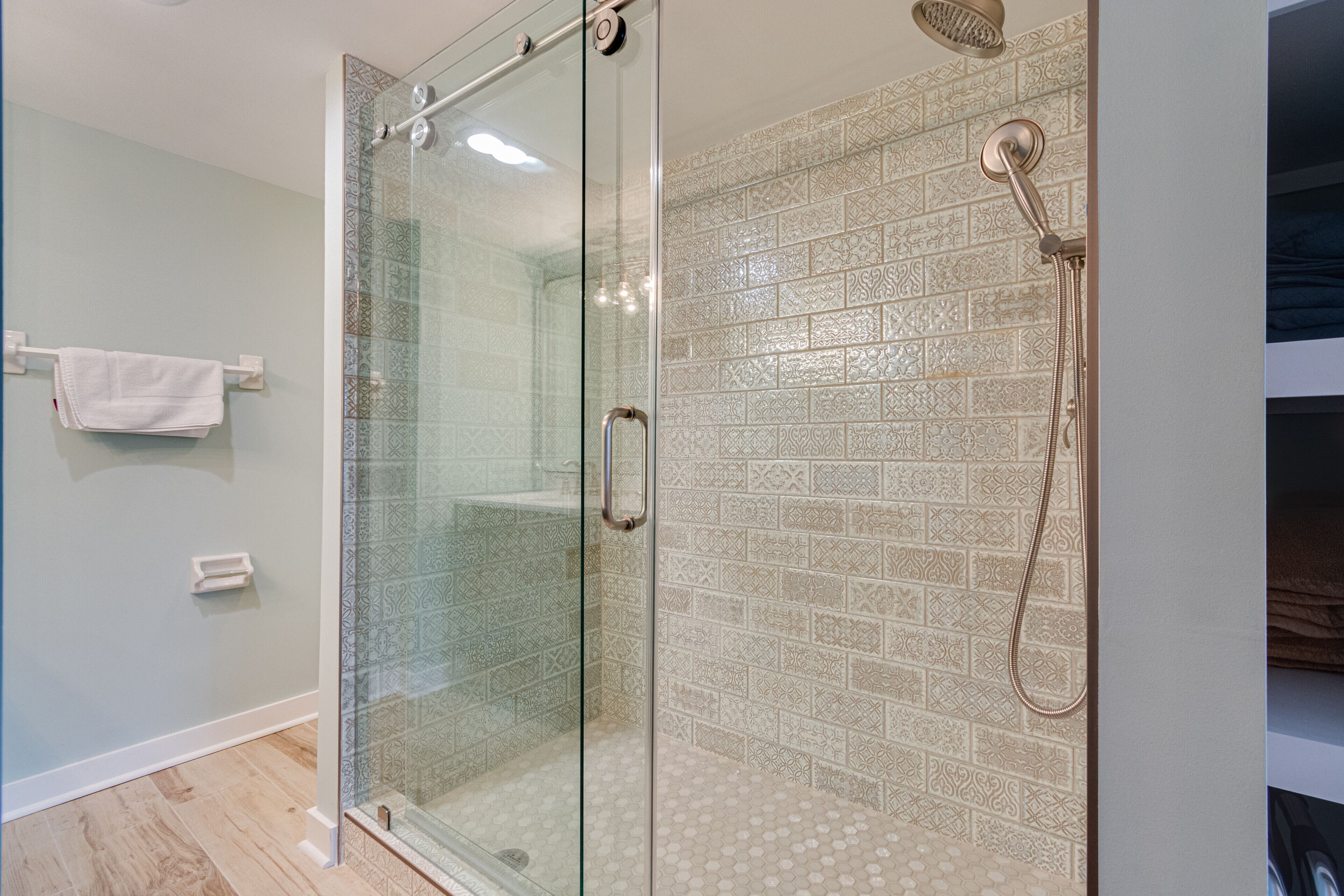 Combined shower/tub, hair dryer, towels, soap