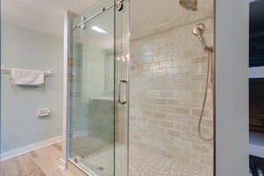 Combined shower/tub, hair dryer, towels, soap