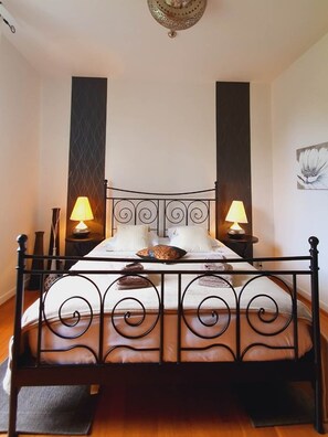 3 عدّة غرف نوم ومكواة/لوح كي وواي فاي مجانًا وملاءات أسرّة