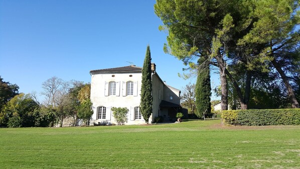 المنشأة من الخارج