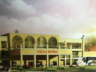 Condo at Villa Roma Resort, near Resort World Casino, Bethel Woods