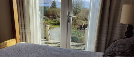 3 bedrooms, desk, iron/ironing board, travel crib