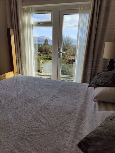 Drumgarry - Skye house with breathtaking sea views.