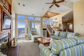 TV, fireplace