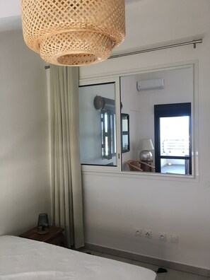 2 Schlafzimmer, Schreibtisch, Bügeleisen/Bügelbrett, Reisekinderbett