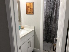 Combined shower/tub, hair dryer, towels, soap - New Town Home in great location  Medical center, Meyerland,Galleria NRG (Houston)