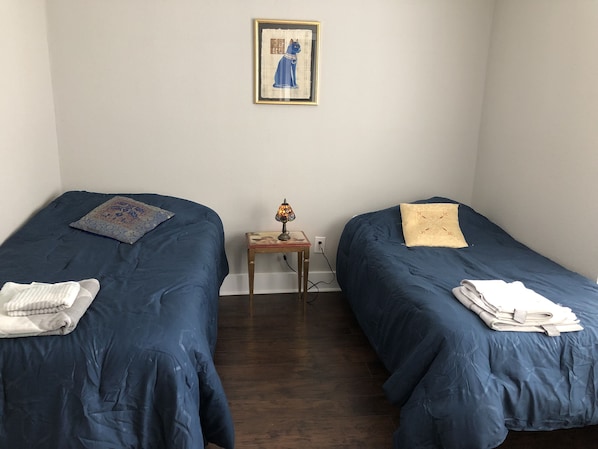 3 bedrooms, desk, iron/ironing board, free WiFi - New Town Home in great location  Medical center, Meyerland,Galleria NRG (Houston)