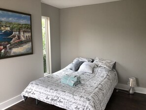 3 chambres, bureau, fer et planche à repasser, accès au Wi-Fi (inclus)