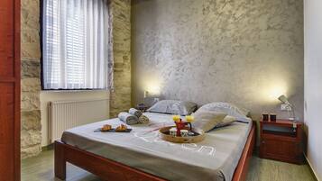 1 bedroom, desk, iron/ironing board, free WiFi