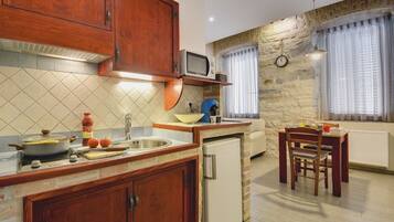 Fridge, microwave, stovetop, coffee/tea maker