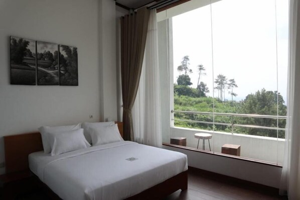 Rollaway beds, free WiFi, bed sheets