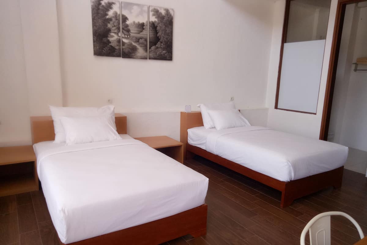 Rollaway beds (surcharge), WiFi (free), bed sheets