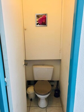 Bathtub, towels, toilet paper - Pleasant Studio ideally located in the Marina of Saint François (ST FRANCOIS)