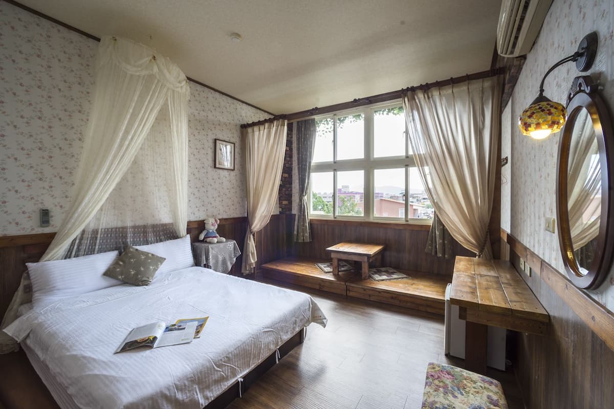 Double Room (Romantic) | Desk, blackout curtains, free WiFi, bed sheets