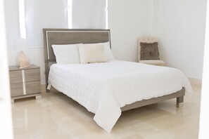 5 bedrooms, iron/ironing board, WiFi, bed sheets