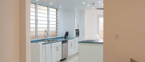 Fridge, microwave, dishwasher, coffee/tea maker
