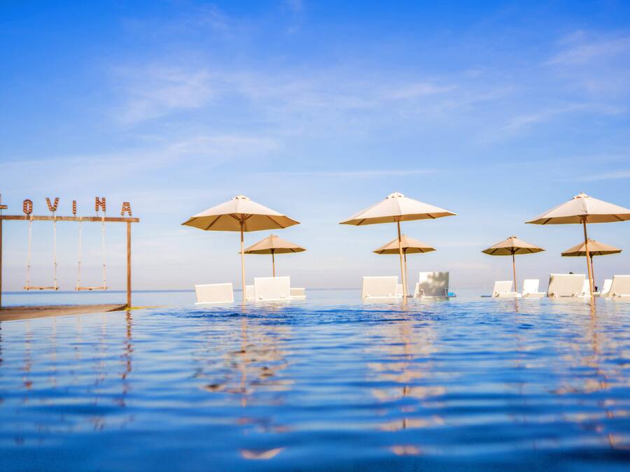 室外游泳池,日光浴躺椅