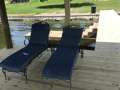 Spacious house with big yard and private pier! Lots of parking