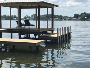 Property grounds - Spacious house with big yard and private pier! Lots of parking (Jarreau)