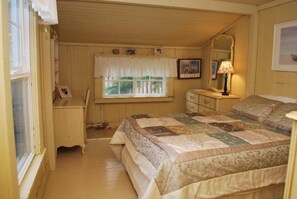 6 bedrooms, free WiFi, bed sheets - 6 Bed/2 Bath, Cozy Gas Fireplace, River, Convention Center, 2 Blocks to Beach (Seaside)