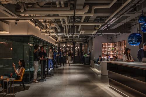 Coin salon dans le hall