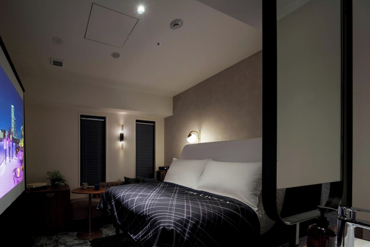 Superior-enkeltværelse (Theatre Room with Projector) | Premium-sengetøj, mørklægningsgardiner, lydisolering, gratis Wi-Fi