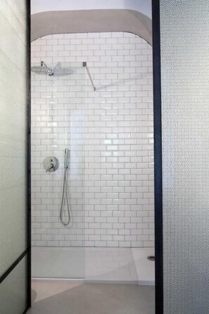 Hårtørrer, håndklæder