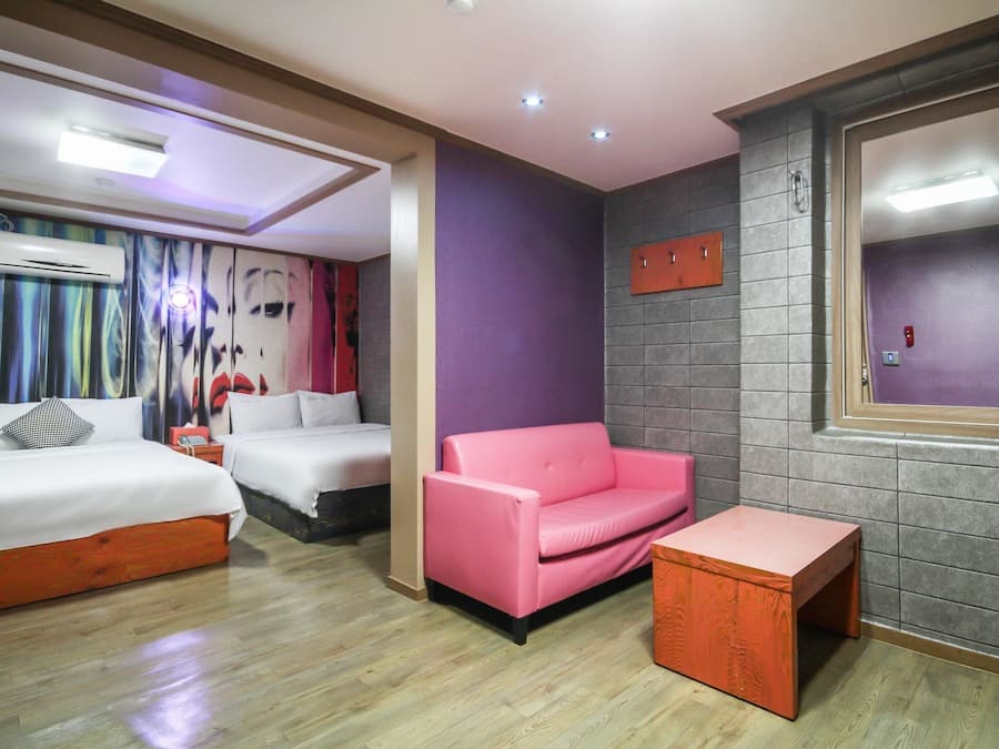 Luxury Room (B) | Desk, blackout drapes, soundproofing, free WiFi