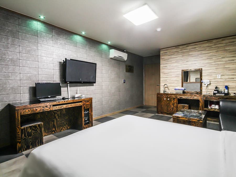 Habitación clásica | Escritorio, cortinas opacas, sistema de insonorización y wifi gratis