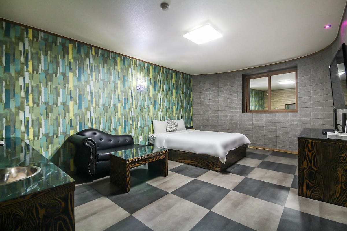 Classic Room | 1 bedroom, desk, blackout curtains, soundproofing