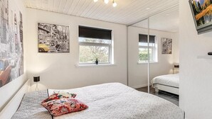 A bedroom with a bed, a window, and a mirror. There are posters on the wall and a plant on the windowsill. - Stunning home in Storvorde with kitchen (Storvorde)
